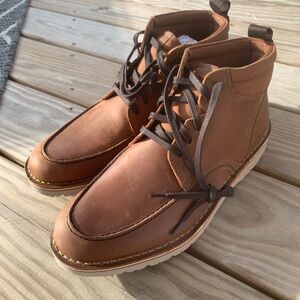 Clarks Eastridge Peak - NEW- size 10